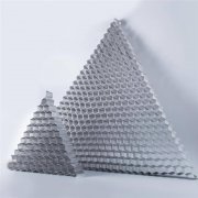 凭借轻量化、高强度、阻燃隔热等特性