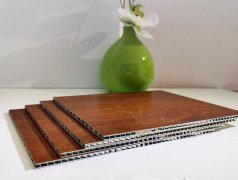 重点查看燃烧性能等级（A2级为不燃材料）、产烟