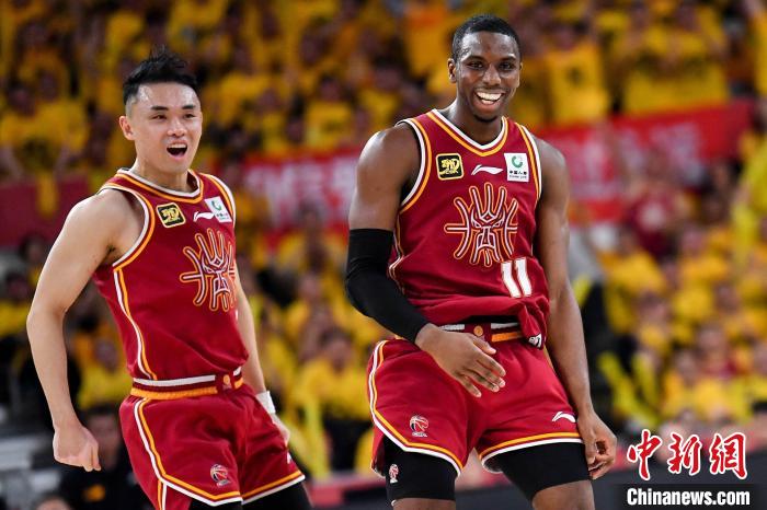 山西汾酒123-81大胜广东东阳光，取得42分优势并实