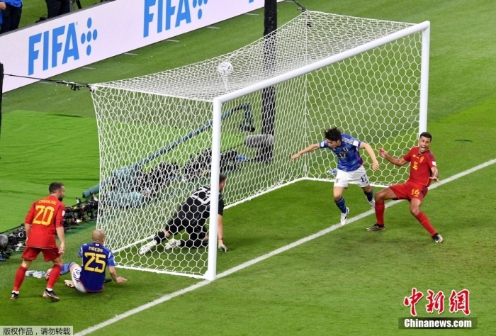 卡塔尔世界杯小组赛落幕 冷门频现黑马崛起