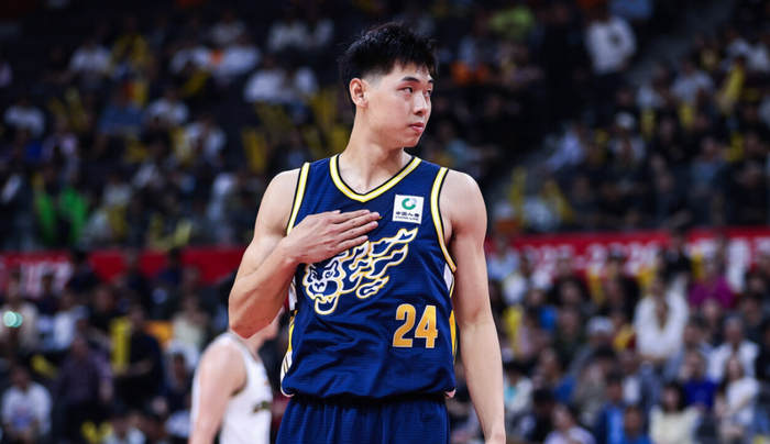 崔永熙标签争议引热议 网友区别对待曾凡博