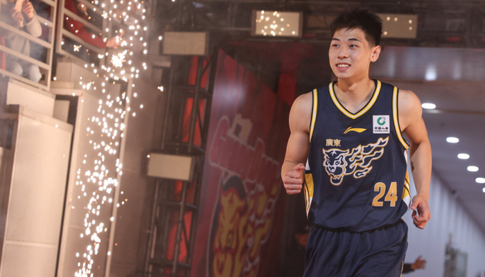 崔永熙标签争议引热议 网友区别对待曾凡博