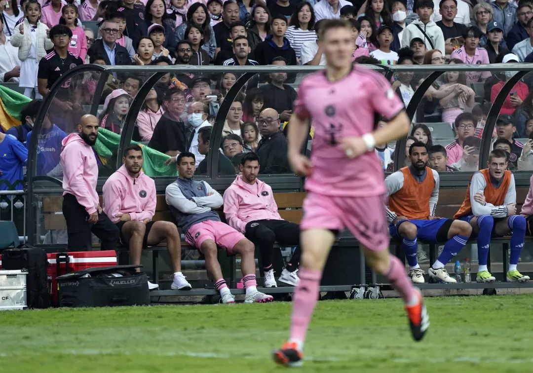 梅西十年后再访港 表演赛未登场引热议