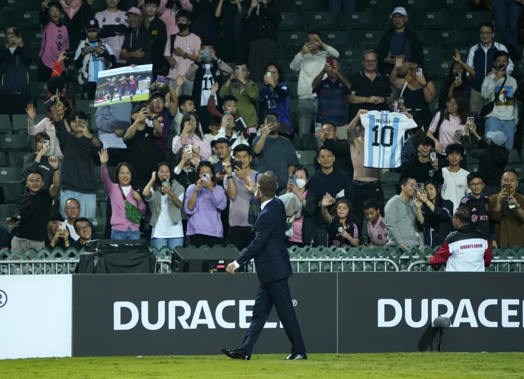梅西十年后再访港 表演赛未登场引热议