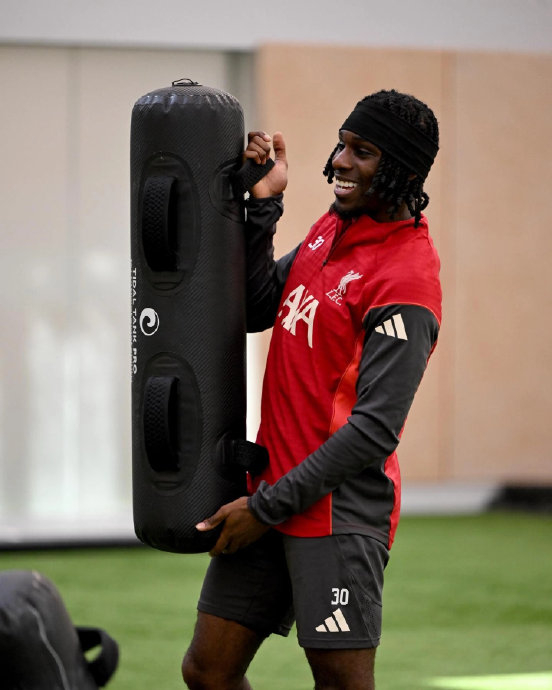 中国男足世预赛逆转澳大利亚 韦世豪绝杀助球队