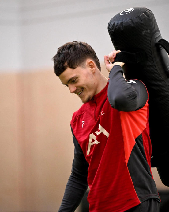 中国男足世预赛逆转澳大利亚 韦世豪绝杀助球队