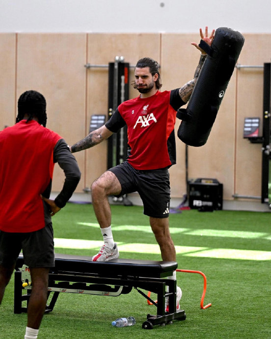 中国男足世预赛逆转澳大利亚 韦世豪绝杀助球队