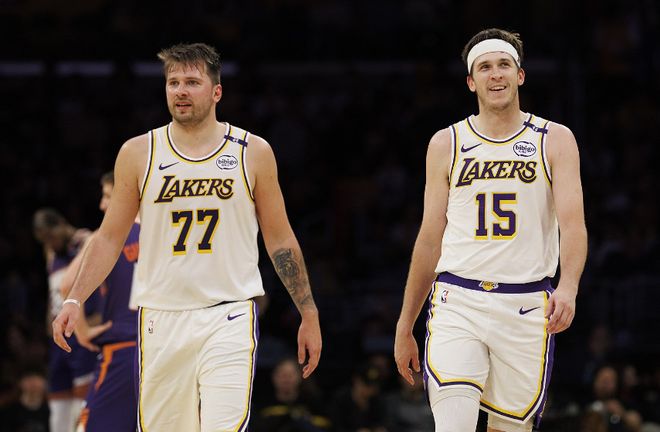 东契奇与里夫斯伤退 勒布朗单核扛起湖人季后赛