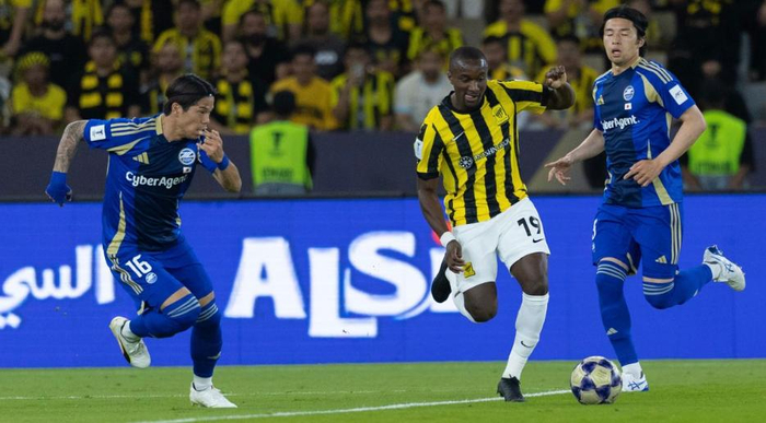 日本双雄掀翻沙特豪门 亚冠8强战上演冷门风暴